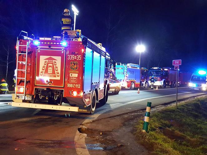 Poważny wypadek na trasie Kraków - Olkusz. Dwójka rannych, lądował śmigłowiec LPR