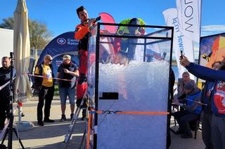 Rekord Guinnessa pobity w Tarnobrzegu! Łukasz Szpunar spędził w lodzie ponad 4 godziny!