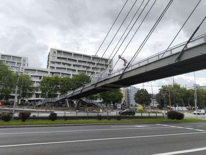 Kolejna kładka do likwidacji w Warszawie. W jej miejscu powstanie przejście naziemne