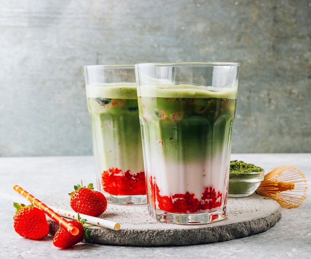 W to lato sięgnij po truskawkową matchę. Idealny smak na ciepłe dni