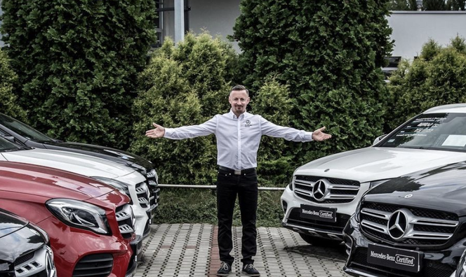 Adam Małysz jeździ Mercedesami