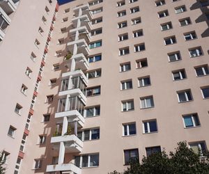 Blok przy ul. Sonaty 6 na Mokotowie, w którym żył Beksiński