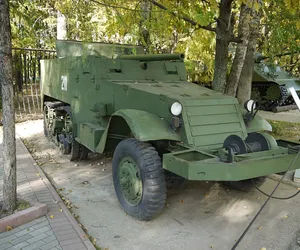 Lufa przygniotła pracownika muzeum, 56-latek nie żyje. Jechał działem samobieżnym