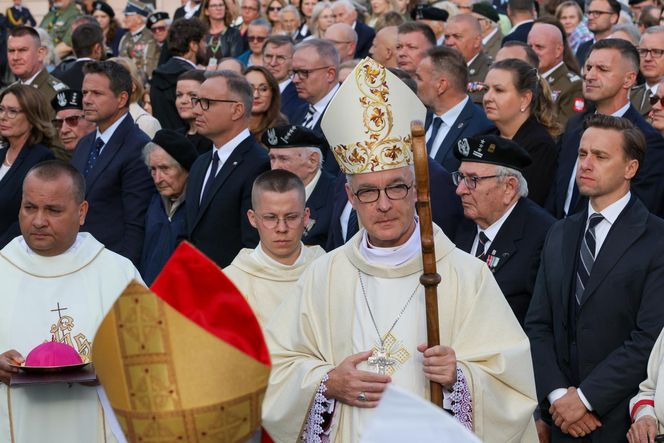 81. rocznica Powstania Warszawskiego. Uroczysta msza święta na pl. Krasińskich
