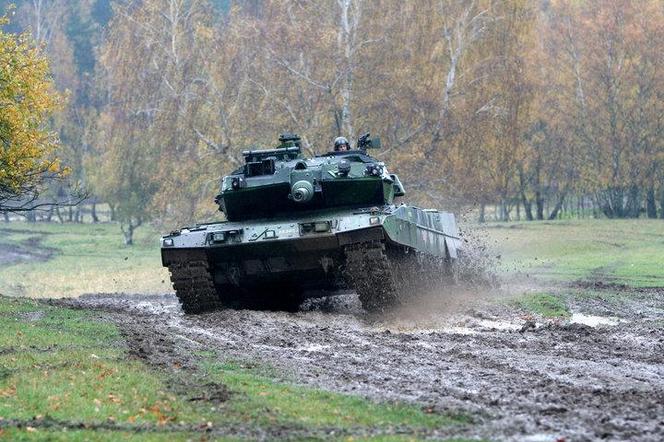 Łotwa będzie bezpieczniejsza. Szwecja wyśle wozy bojowe CV90 oraz Leopardy