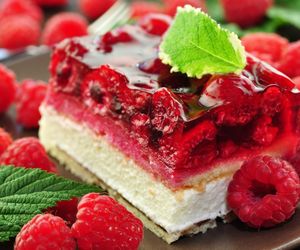 Proste ciasta na upały – pyszne, szybkie i bez zbędnego wysiłku! Letnie wypieki, które zrobisz w mgnieniu oka