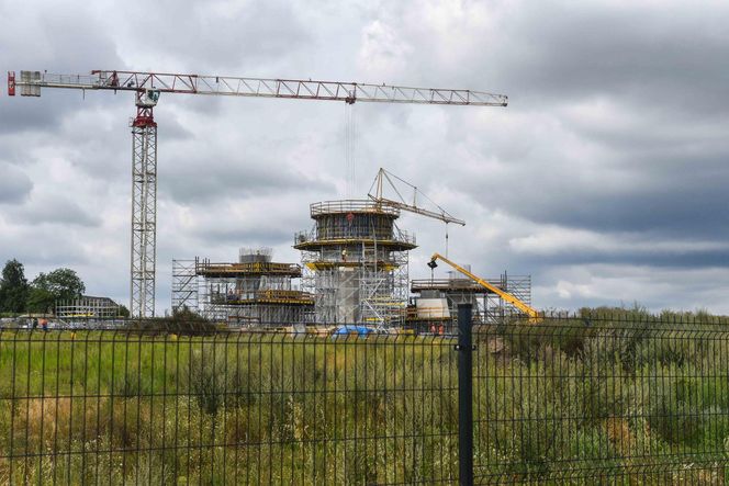 Postępy w budowie 60-metrowego pomnika Matki Boskiej w Konotopiu