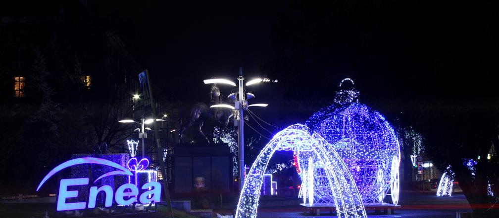 Iluminacja świąteczna na pl. Lotników