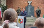Zapalono znicze dla rozstrzelanych mieszkańców Leszna. W rocznicę tragicznych wydarzeń [ZDJĘCIA]