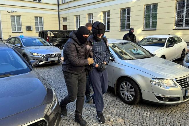 Policja zatrzymała podejrzanego o atak na biuro PO