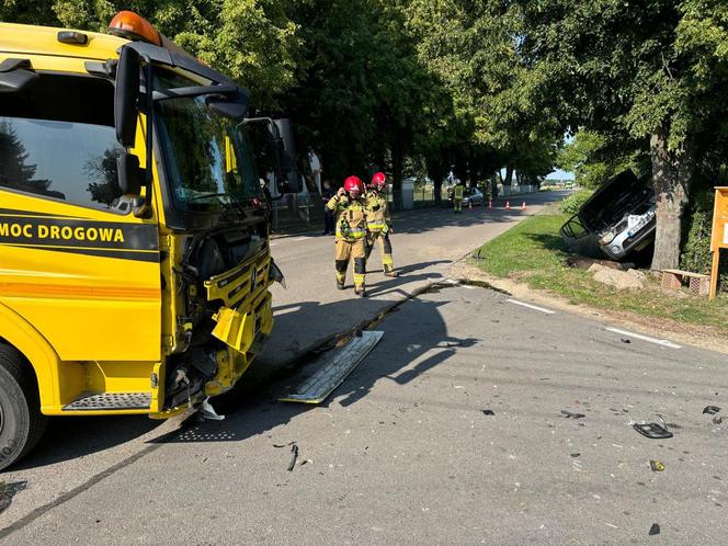 Wypadek w Siedliskach. Zderzenie osobówki i autolawety!