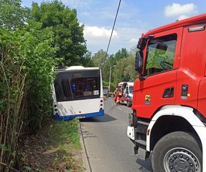 Wypadek autobusu w Katowicach. Zderzył się z samochodem osobowym
