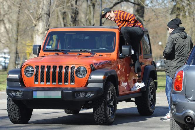 Kuba Wojewódzki nie potrafi zejść z samochodu 