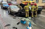 Tarnów. 19-latek stracił panowanie nad bmw i uderzył w renault. Prawo jazdy miał dwa tygodnie