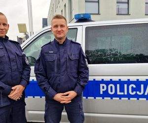 Kalisz. Policjanci uratowali seniorów z palącego się mieszkania 