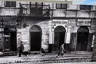 Blaszany płot z centrum miasta zmienił się w atrakcję turystyczną