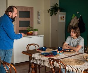 Barwy szczęścia, odcinek 3234: Romeo (Jacek Tyszkiewicz), Borys (Jakub Wieczorek)