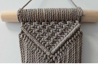 To sztuka zaplatania sznurków. Katarzyna spod Bydgoszczy po mistrzowsku robi makramy i namawia innych, by pletli