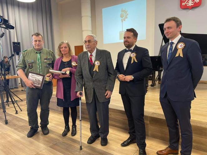 Jubileuszowa sesja i  ceremonia wręczenia statuetek „Honorowy Przyjaciel Starachowic”