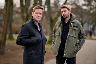 Robert zostaje gangsterem - czy uda mu się zinfiltrować mafię i wyjść z tego cało?