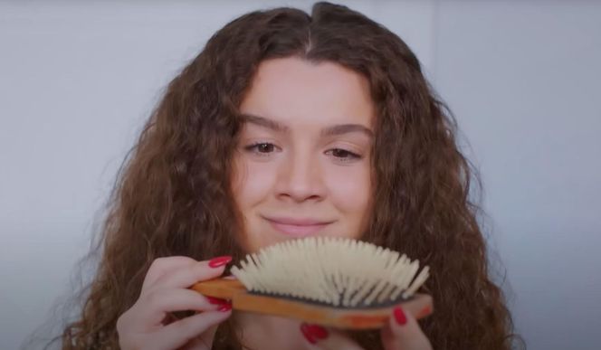 Melis awanturuje się z Feraye, a później podejrzewa, że Zeynep jest w ciąży z Cihanem.