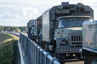 Kolumny wojskowe na polskich drogach. O tych sprawach muszą pamiętać kierowcy