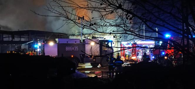 Ogromny pożar w Tucznie.  Na miejscu pracowało 31 zastępów straży pożarnej!