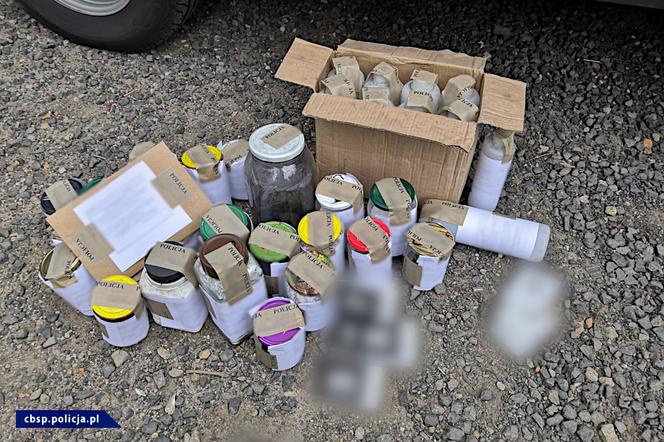 Funkcjonariusze przejęli dziesiątki kilogramów materiałów wybuchowych
