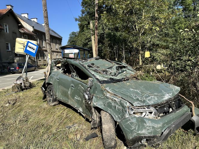 Stronie Śląskie strażacy szukają ludzi w samochodach i budynkach