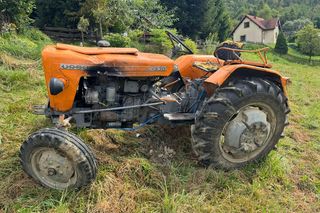 Zakliczyn: Pijany traktorzysta dachował i uciekł z miejsca zdarzenia