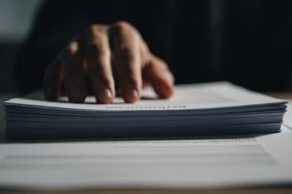 Chciał wynająć domek, stracił oszczędności. Oszust nie miał skrupułów