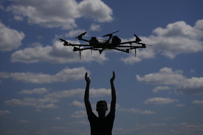 Chłopiec z dronem uratował miasto