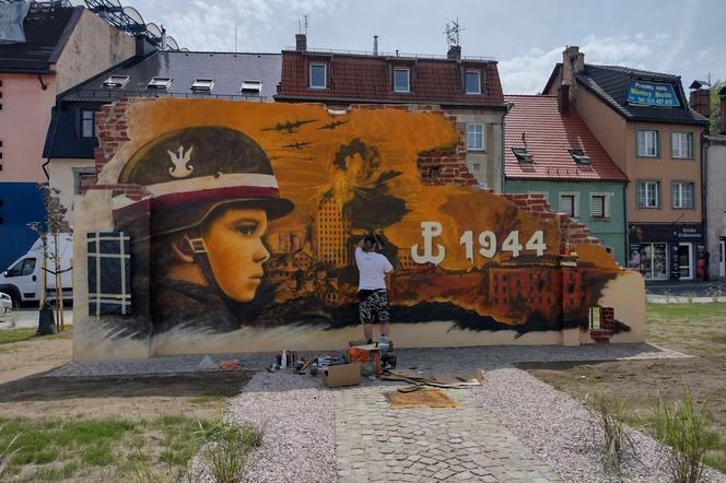 Jelenia Góra upamiętnia Powstańców Warszawskich. Zobacz piękny powstańczy mural 