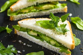 Tramezzini: co to jest? Jak zrobić te włoskie przekąski? [przepisy]