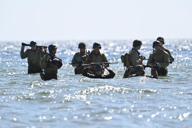 Turyści usłyszeli strzały, a czołgi wjechały na plaże. Zobaczcie zdjęcia z finałowej inscenizacji „Lądowanie na plaży”!