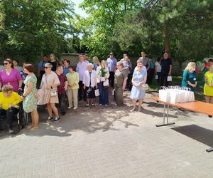 Przez lata ŚDS w Siedlcach działał w dwóch lokalizacjach, teraz już oficjalnie funkcjonuje w jednym miejscu, w budynkach dostosowanych do potrzeb osób z niepełnosprawnościami. 