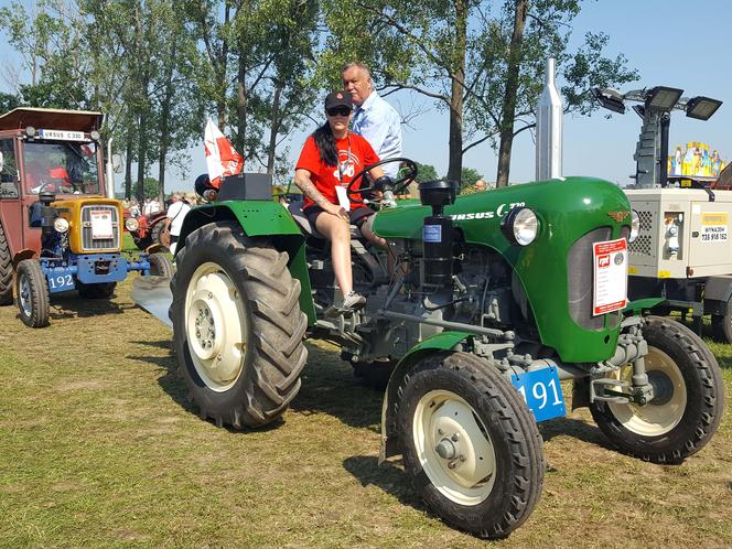 Festiwal starych ciągników w Wilkowicach. Setki maszyn, tysiące widzów i upał