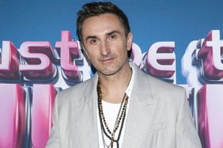 Nie uwierzycie jakie wykształcenie ma Sebastian Karpiel-Bułecka. To nic związanego z muzyką!