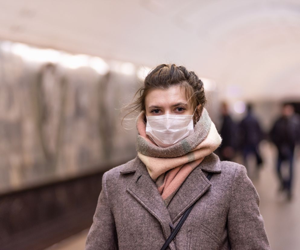 Eksperci twierdzą, że za wzrost zakażeń odpowiada mutacja koronawirusa kraken.