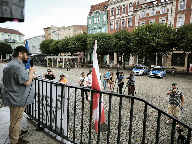 Manifestacja przeciwko niechęci do imigrantów w Lesznie 