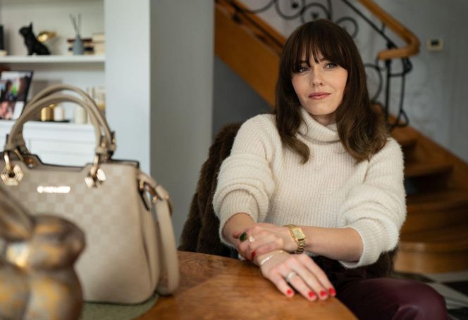 "Profilerka" sezon 2 - odcinek 10 streszczenie. W czasie rewizji w domu Rekowskich Jarek znika. Max Budzisz proponuje Reginie awans