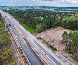 Trwa remont gierkówki w województwie  śląskim. Drogowcy układają nawierzchnię