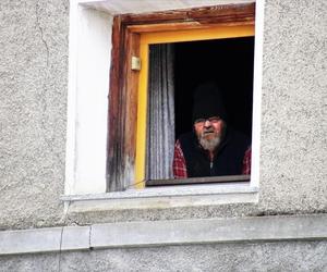 Niskie temperatury to trudny czas dla bezdomnych. Zamojska policja apeluje