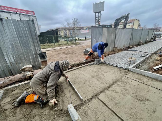 Blok przy Alei Świętego Jana Pawła II 28 prawie gotowy. Tak wygląda w środku