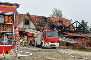 Duże straty po pożarze na Ranczo Smyczyna. „Mamy szereg umów z naszymi gośćmi i zamierzamy się z nich wywiązać” [ZDJĘCIA/FILM]