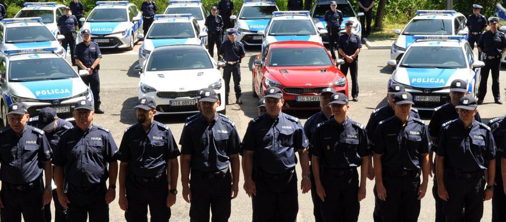 Śląska policja ma nowe radiowozy - hybrydowe Toyoty Corolle i szybkie Kie Stinger