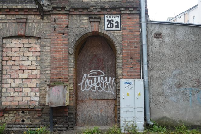 Opuszczona zabytkowa kamienica przy ul. Sienkiewicza w Białymstoku