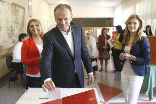 Donald Tusk głosuje w wyborach 