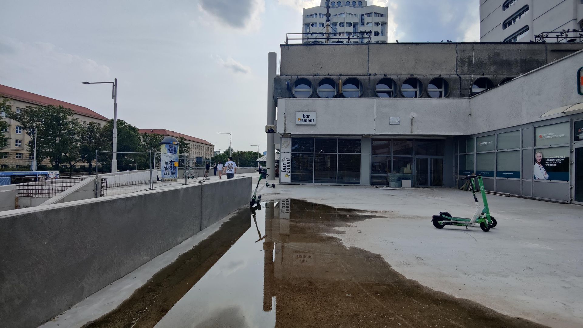 Remont esplanady przy Sedesowcach we Wrocławiu