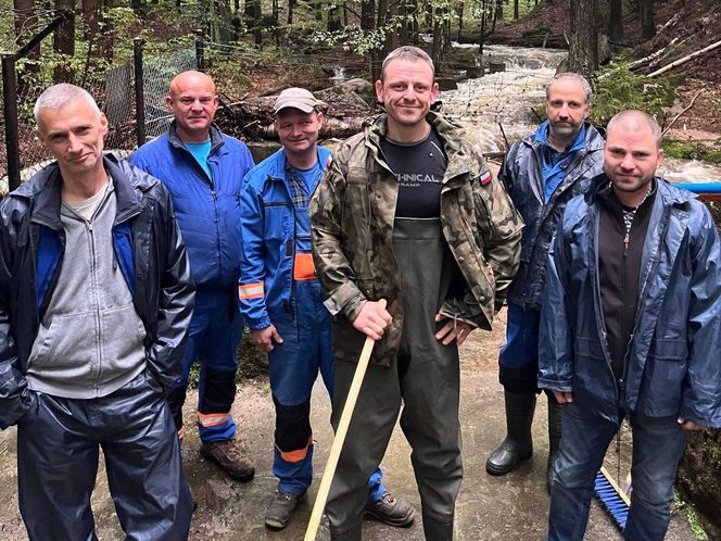 Bohaterowie nie zawsze noszą pelerynę. Uratowali ujęcia wody dla Jeleniej Góry